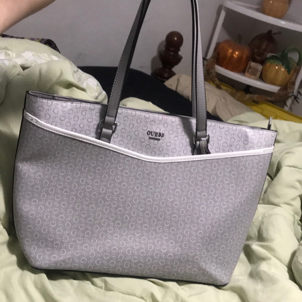 Beautiful Guess purse